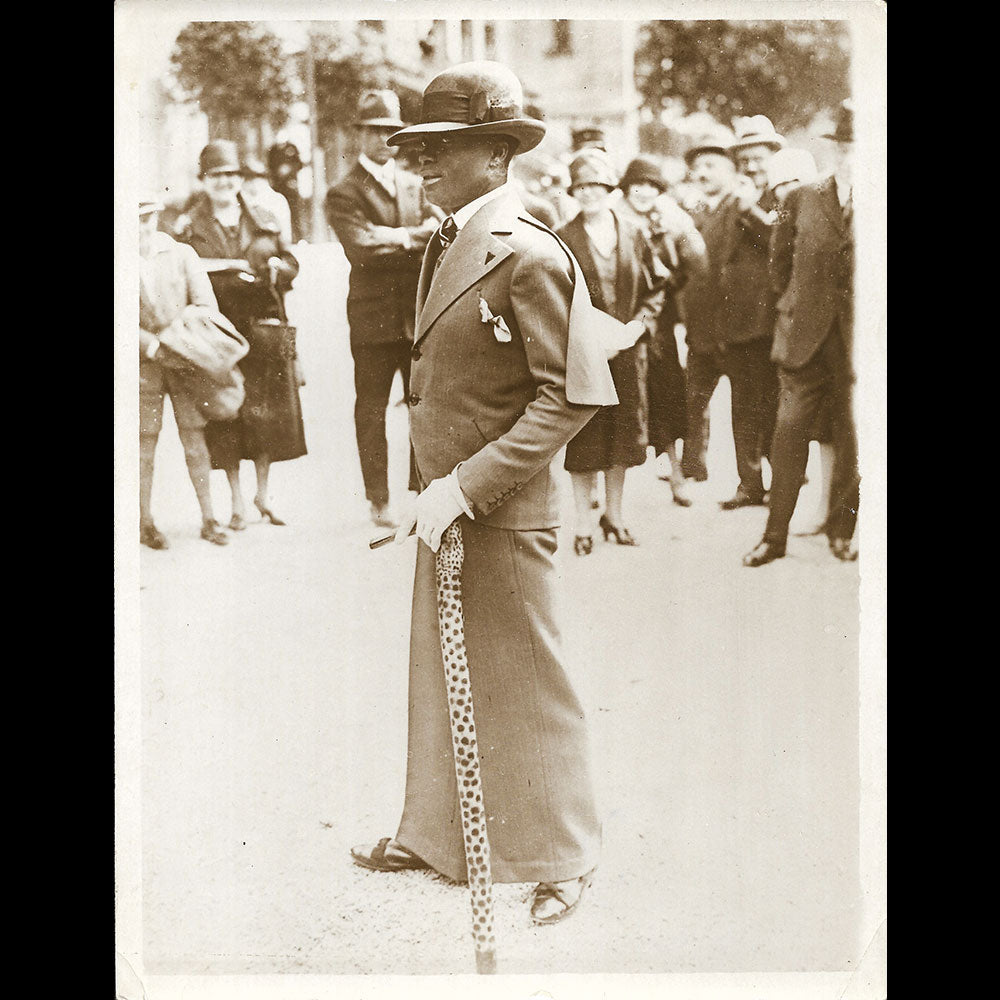 Le costume Charleston fait fureur à Paris (1927)