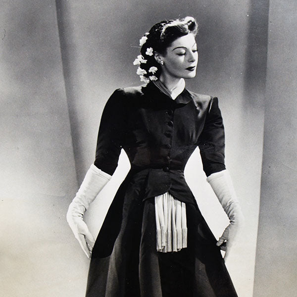 Cristobal Balenciaga - Robe de satin noir pour 1940